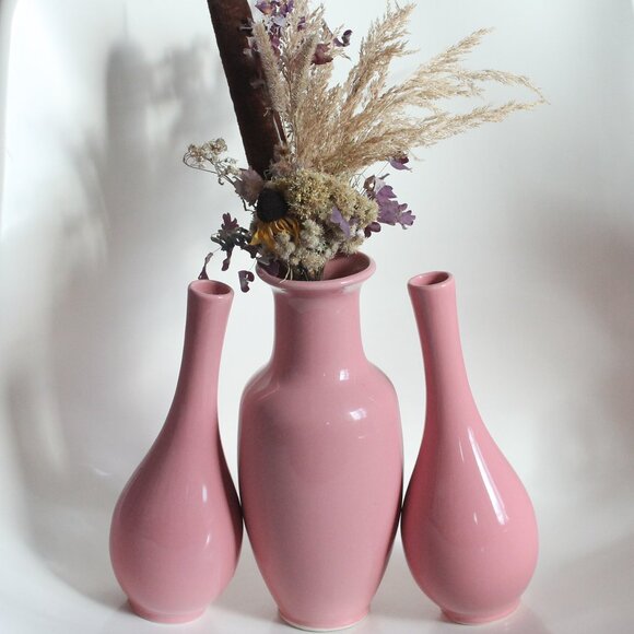 [MILLARD LISTER] Matching Pink Classically Shaped Vases (Canada/Japan) - Picture 1 of 12